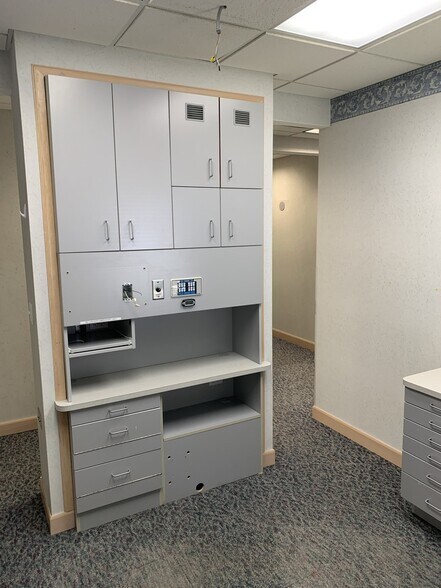 More Photos Of 33 W Higgins Rd, South Barrington Unknown For Lease