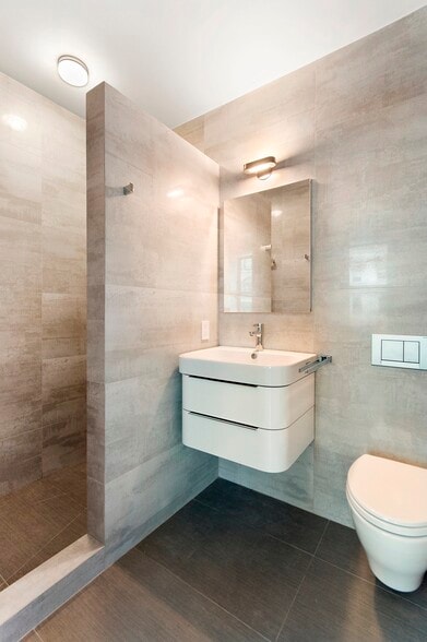 More Photos Of 860 Lexington Ave, New York Apartments For Sale