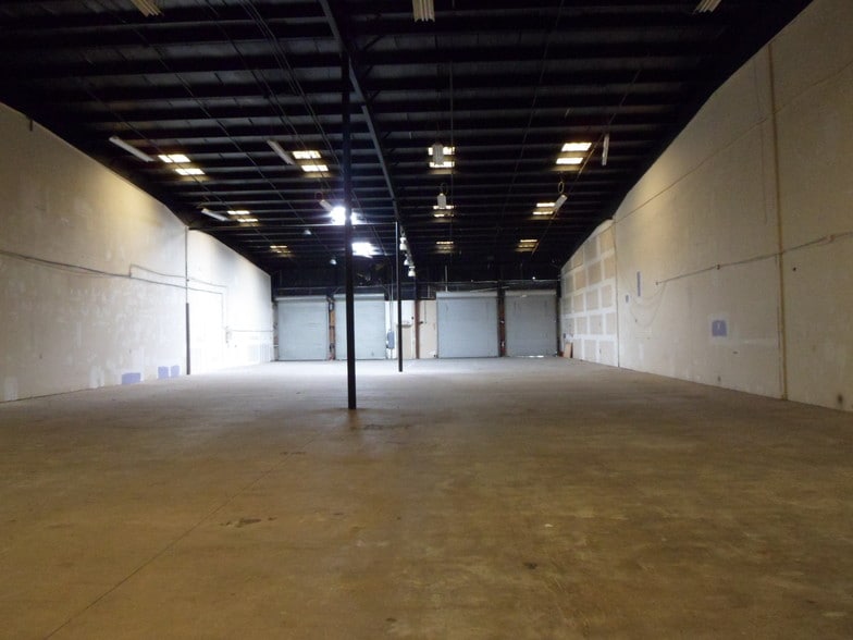 More Photos Of 1500 N Florida Mango Rd, West Palm Beach Warehouse For Lease