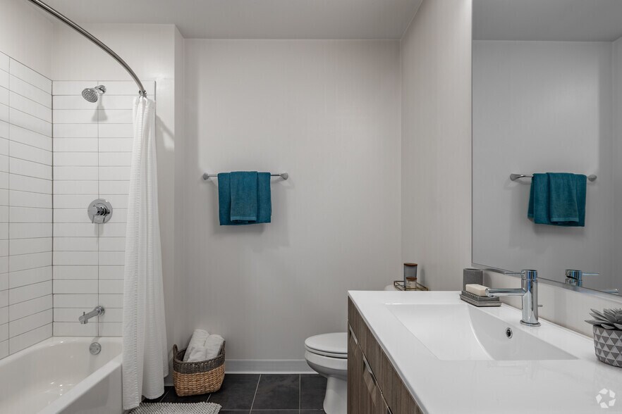 More Photos Of 1980 N Milwaukee Ave, Chicago Apartments For Lease