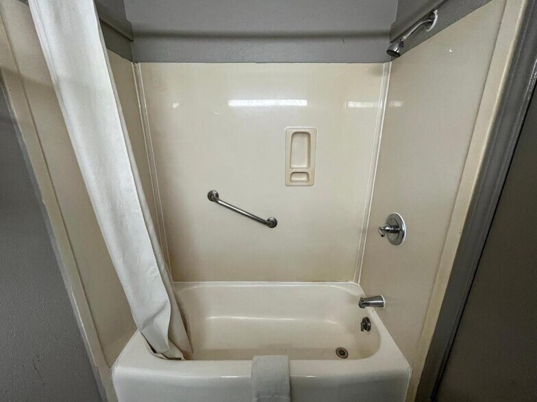 More Photos Of 9603 N Interstate 35, San Antonio Hotel For Sale