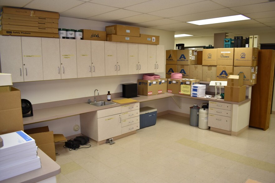 More Photos Of 2501 S Hill St, Los Angeles Office For Sale