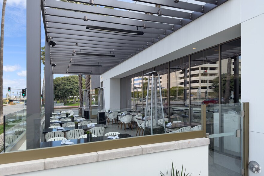 More Photos Of 2040 Main St, Irvine Unknown For Lease