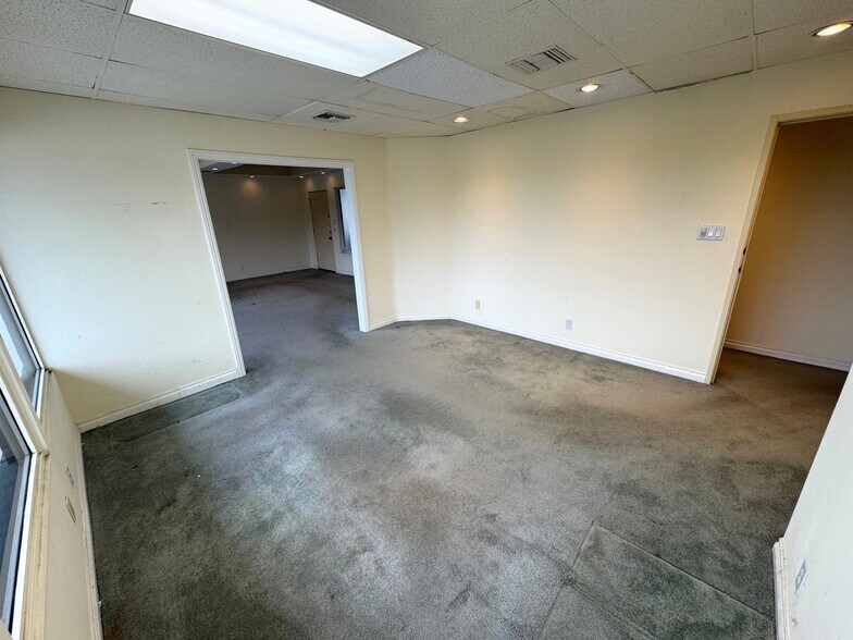 More Photos Of 2350 E Main St, Ventura Office For Lease