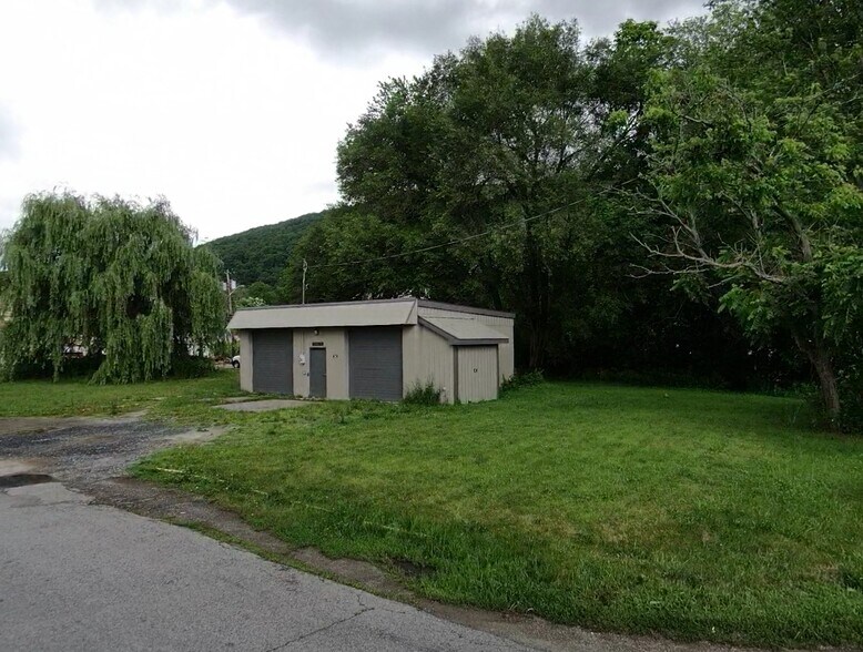 More Photos Of 3 Vine St, Greenwood Lake Warehouse For Lease