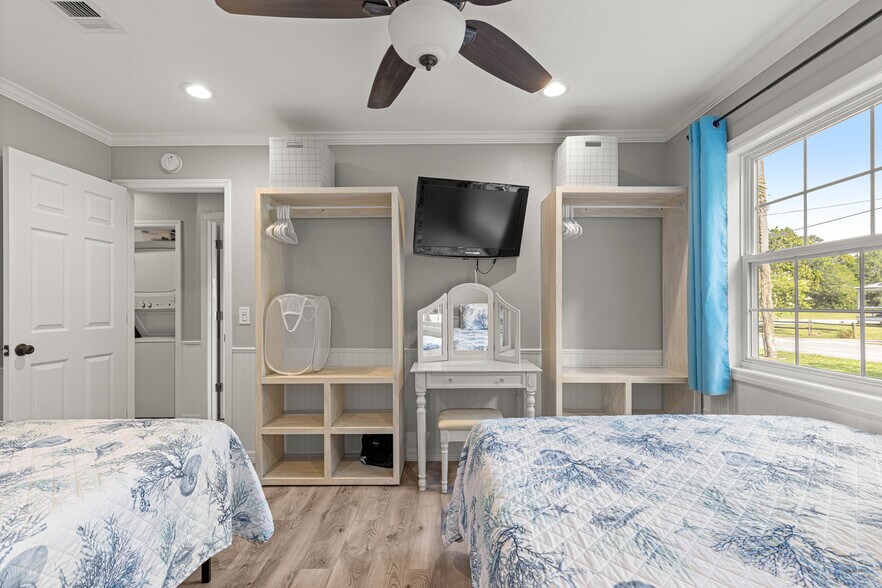 More Photos Of 110 NE Crystal St, Crystal River Specialty For Sale