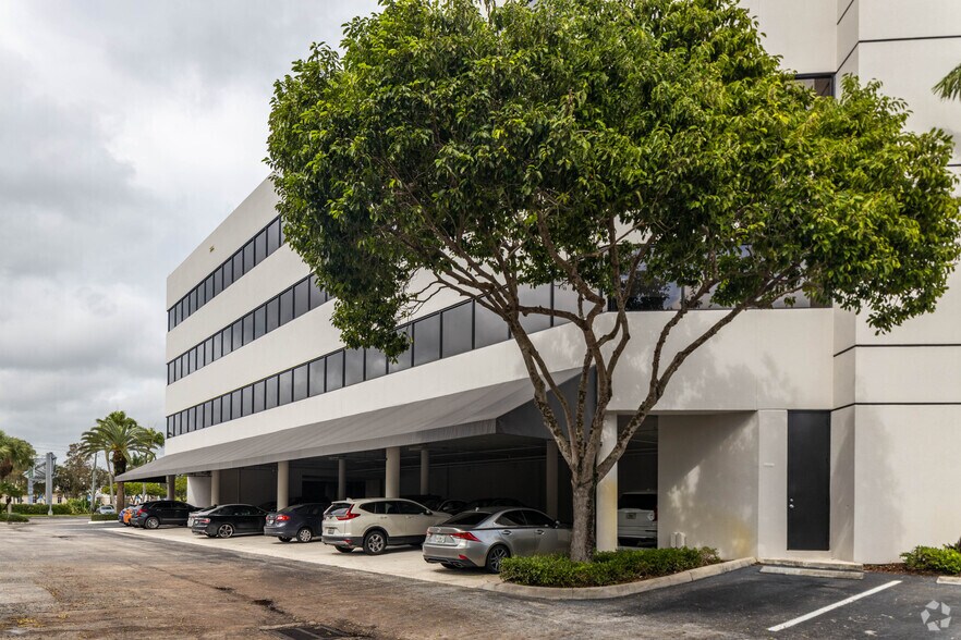More Photos Of 7777 Glades Rd, Boca Raton Office For Lease