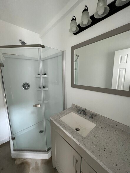 More Photos Of 1228 S Flower St, Los Angeles Light Manufacturing For Lease