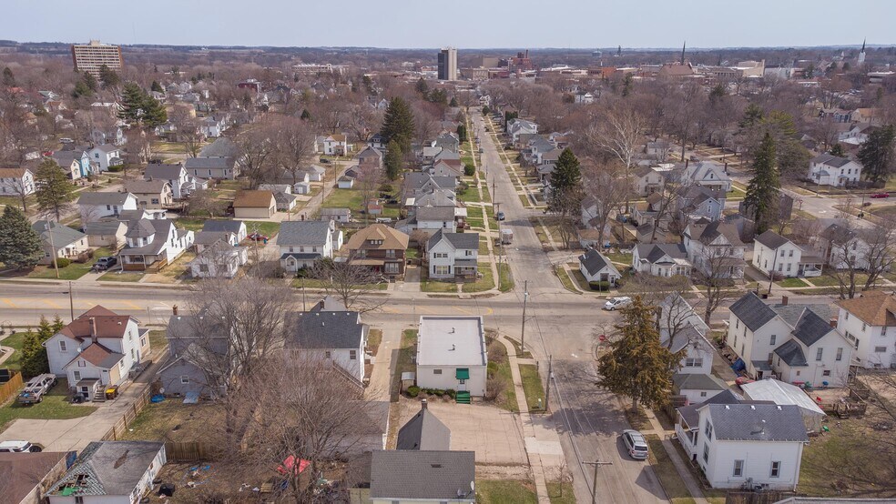 More Photos Of 404 N West Ave, Freeport Office For Sale