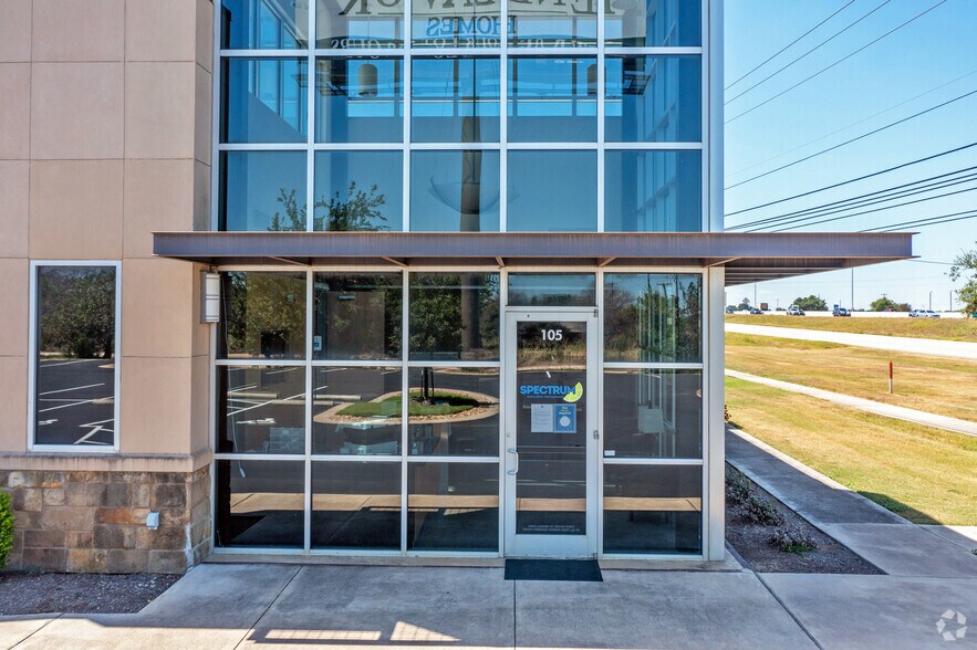 More Photos Of 4411 S Interstate 35, Georgetown Medical For Lease