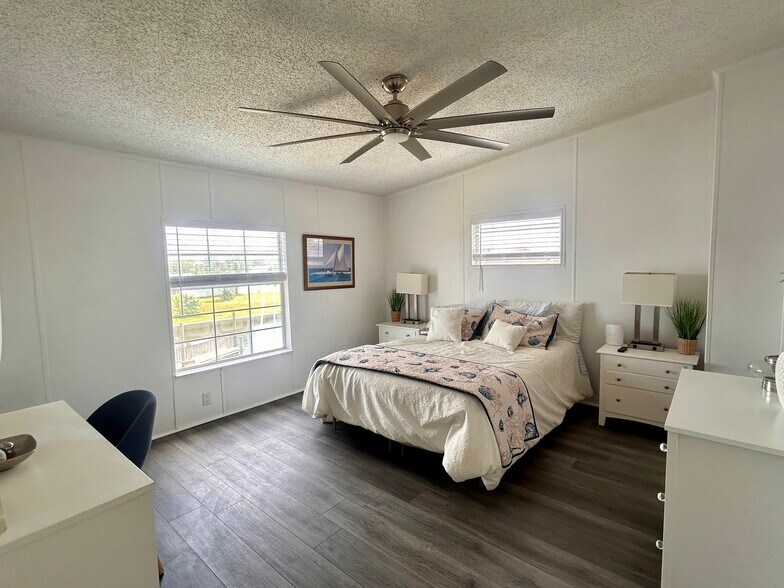 More Photos Of 6501 Boatyard Dr, Hudson Specialty For Sale