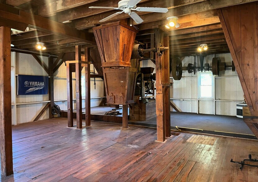 More Photos Of 108 Scenic Dr, Kunkletown Storefront For Sale