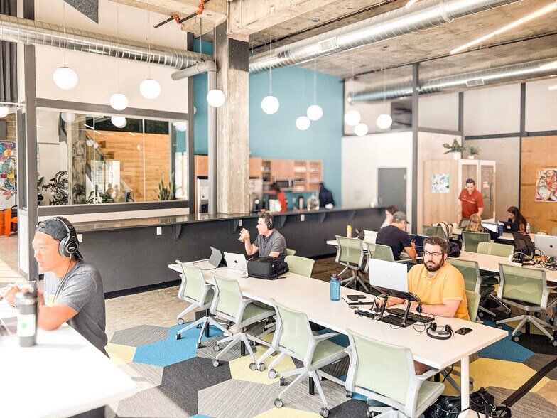 More Photos Of 500 Locust St, Des Moines Parking Garage For Lease