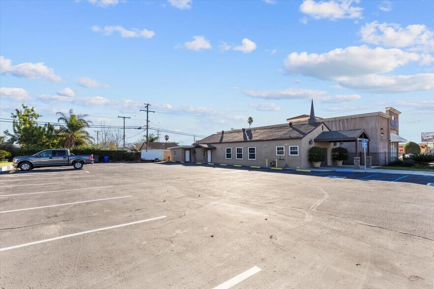 More Photos Of 11385 Cedar Ave, Bloomington Religious Facility For Sale