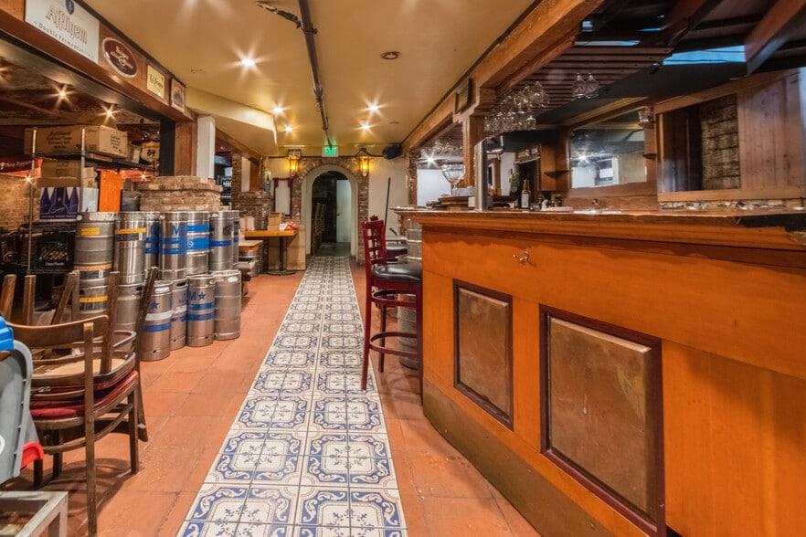 More Photos Of 800 Greenwich St, San Francisco Storefront Retail Residential For Lease