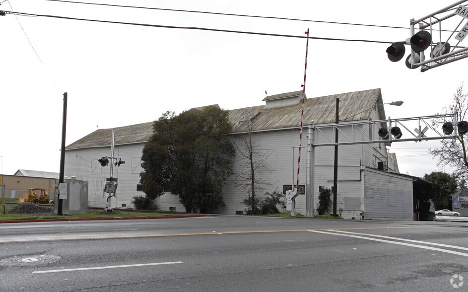 More Photos Of 835 Lincoln Ave, Napa Freestanding For Lease
