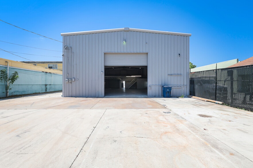 More Photos Of 1911 Dana Dr, Fort Myers Warehouse For Sale