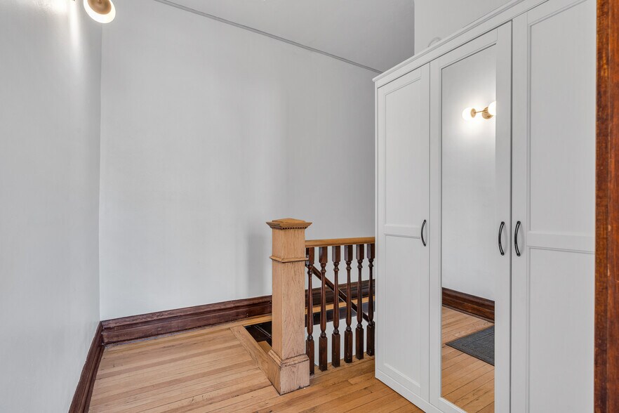 More Photos Of 3307 W Irving Park Rd, Chicago Office Residential For Sale