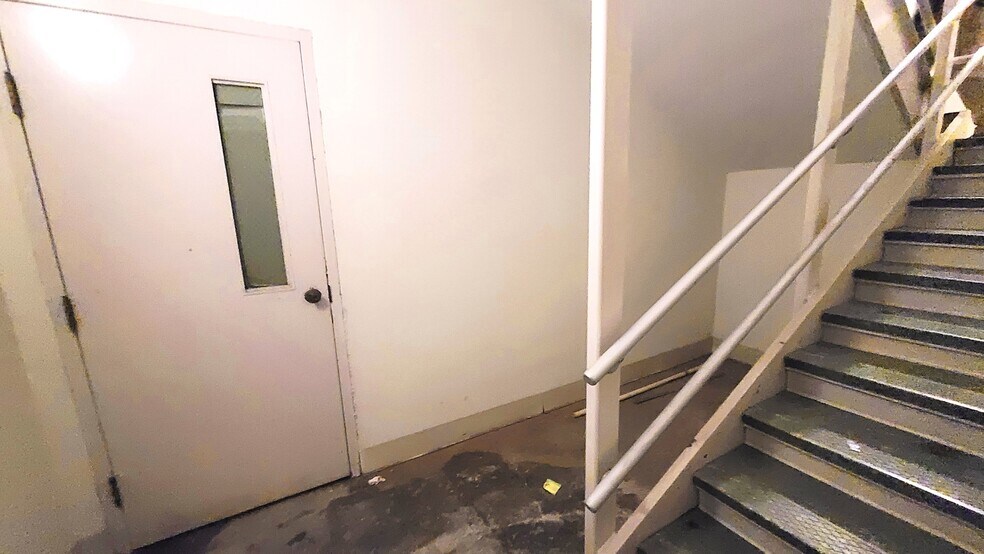 More Photos Of 710 W 8th St, Fort Scott Office For Sale