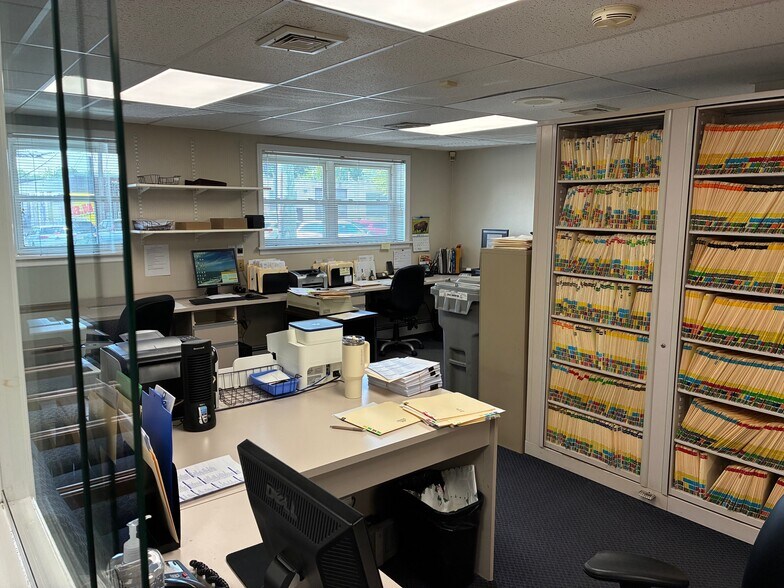 More Photos Of 219-221 Old Hook Rd, Westwood Medical For Lease