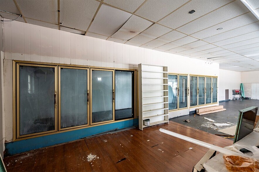 More Photos Of 1080 Johnson St SE, Dawson Specialty For Sale