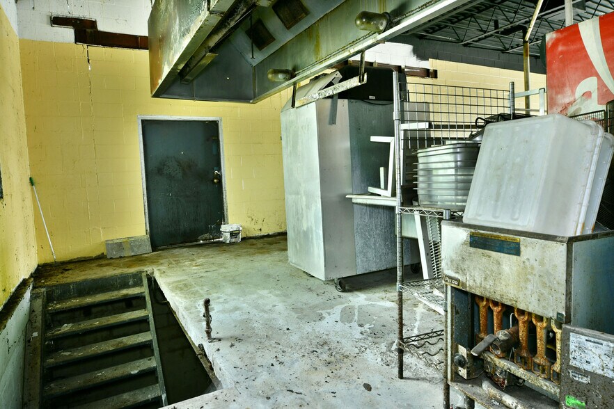 More Photos Of 1535 Logan Ave, Youngstown Flex For Sale