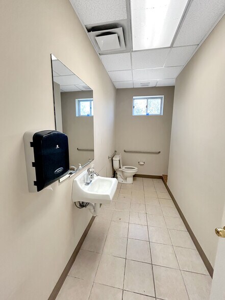 More Photos Of 703 US-30, Imperial General Retail For Lease