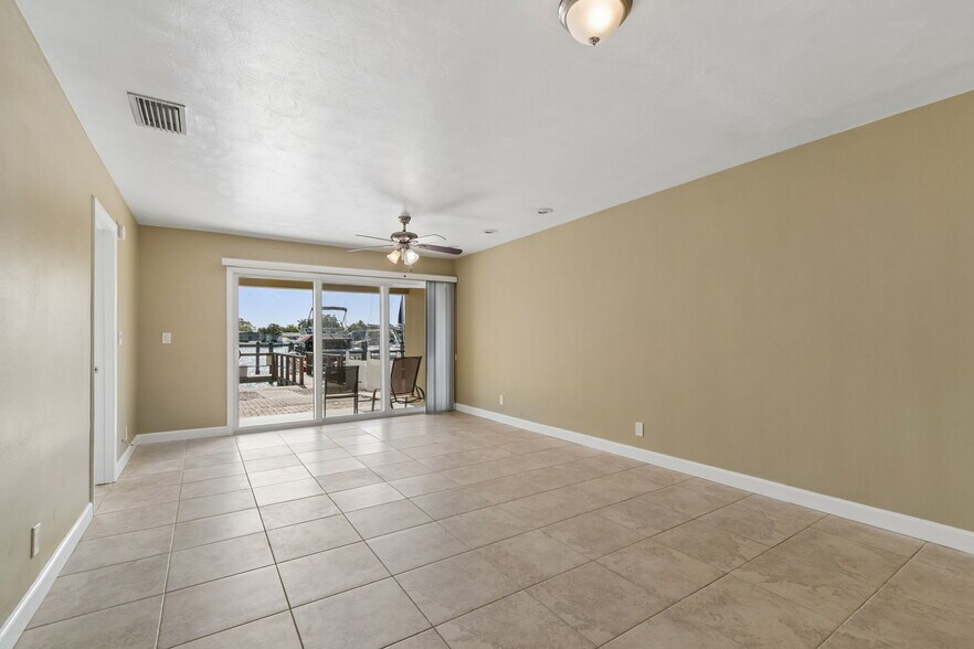 More Photos Of 2307 Bay Blvd, Indian Rocks Beach Apartments For Sale