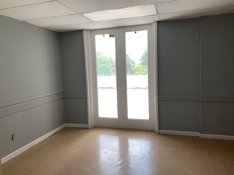 More Photos Of 4121-4141 NW 5th St, Plantation Medical For Sale