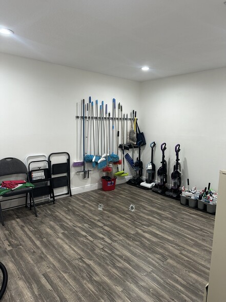 More Photos Of 2720-2728 13th St, Saint Cloud Freestanding For Lease