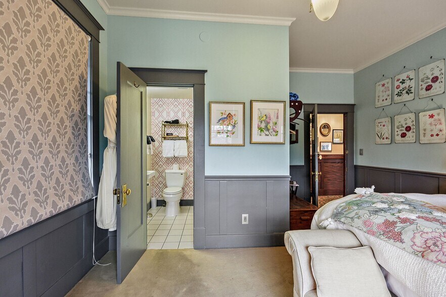 More Photos Of 455 N Oregon St, Jacksonville Hospitality For Sale