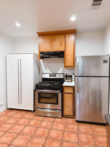 More Photos Of 1520 Center St, Houston Warehouse For Lease