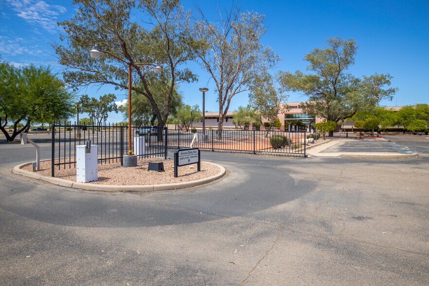 More Photos Of 4850 S Park Ave, Tucson Manufacturing For Lease
