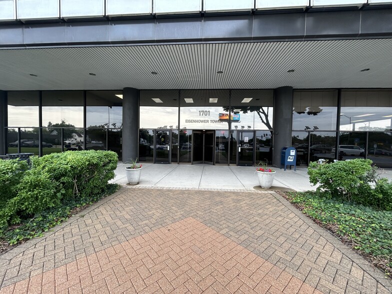 More Photos Of 1701 S 1st Ave, Maywood Office For Lease