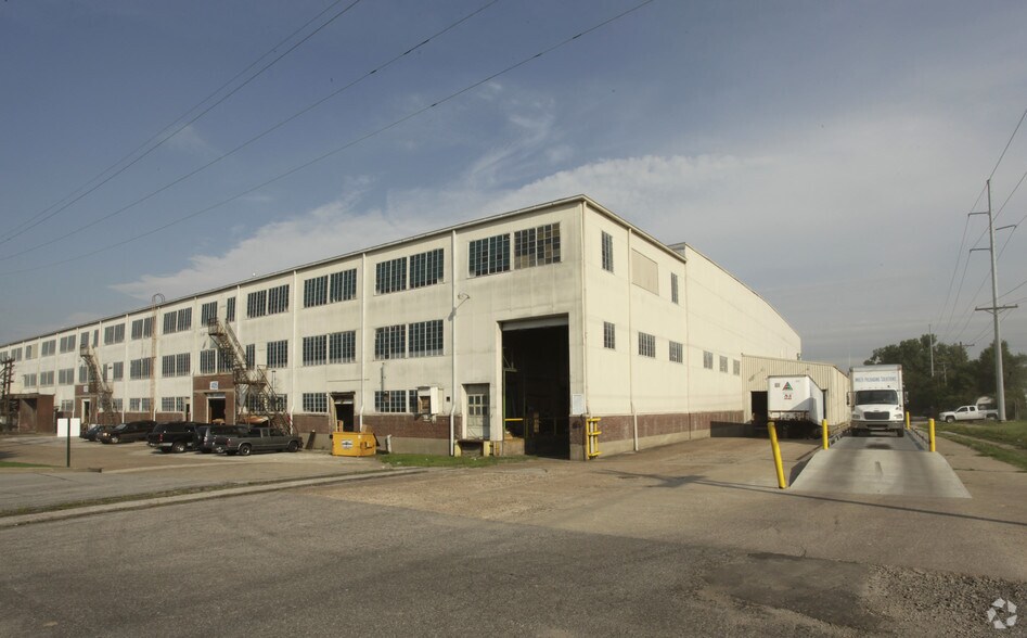 More Photos Of 541 Industry Rd, Louisville Manufacturing For Lease