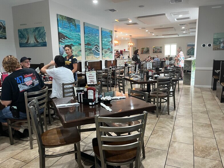 More Photos Of 165 N Yonge St, Ormond Beach Freestanding For Sale