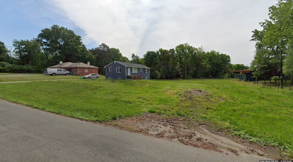 More Photos Of 8005 Bellefonte Ln, Clinton Service For Sale