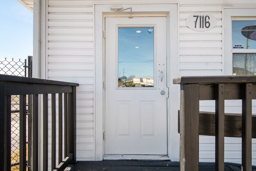 More Photos Of 7116 Rose Ave, Orlando Auto Dealership For Sale