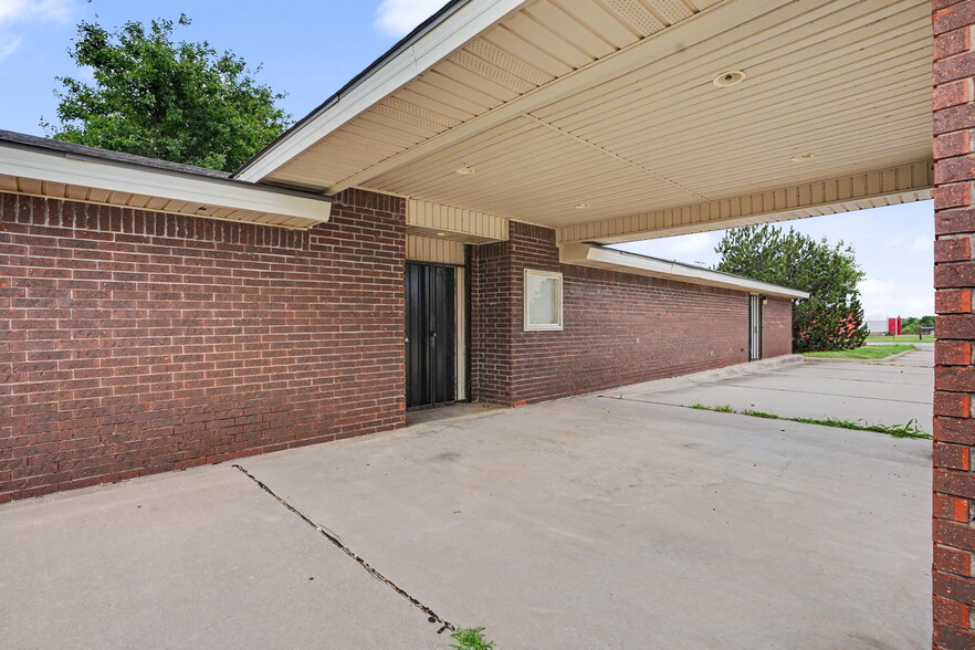 More Photos Of 1220 S Broadway, Hobart Office For Sale