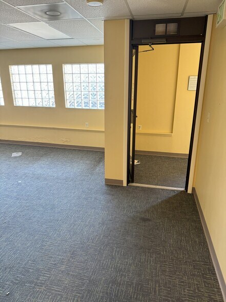 More Photos Of 2020 Starr Ave, Toledo Medical For Lease