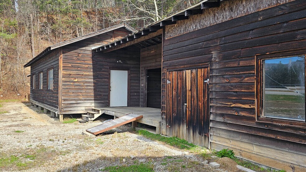 More Photos Of 5987 Highway 441, Wiley Storefront Retail Office For Sale