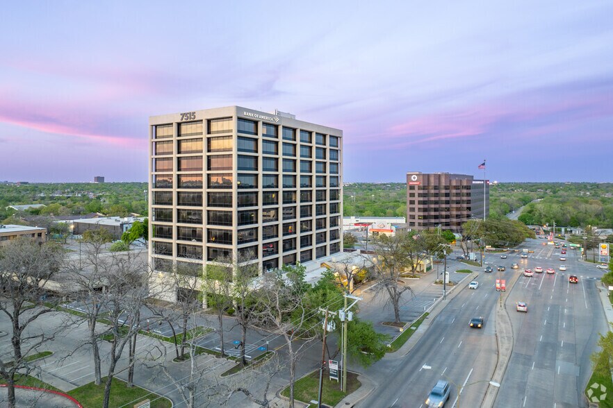 More Photos Of 7515 Greenville Ave, Dallas Medical For Lease