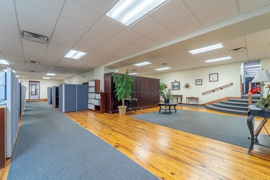 More Photos Of 9 Stewart St, Franklin Office For Sale