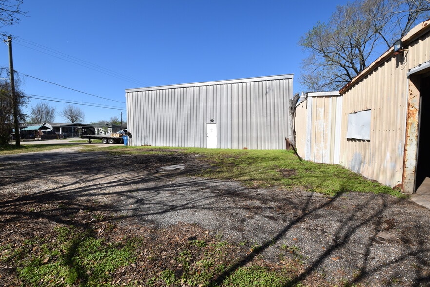 More Photos Of 2201 Chamberlain St, Houston Industrial For Sale