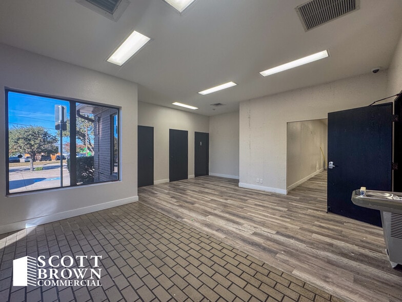 More Photos Of 2400 Worthington St, Denton Medical For Lease