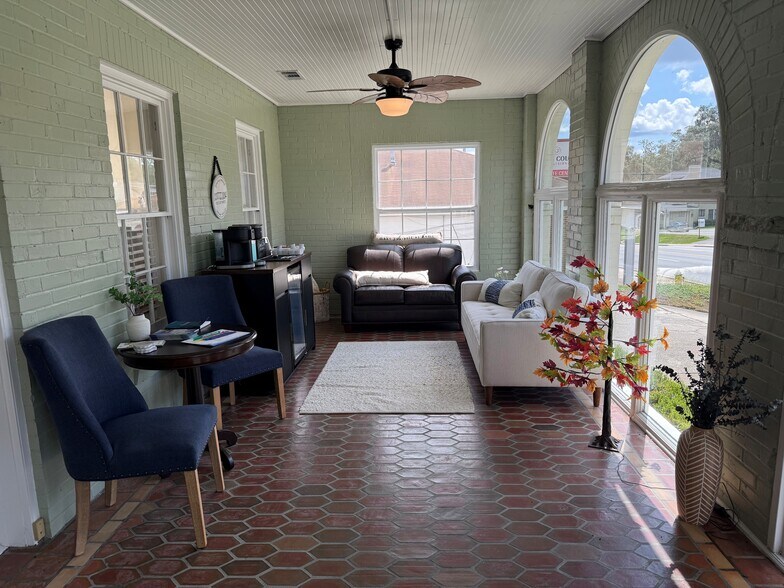 More Photos Of 917 N Monroe St, Tallahassee Coworking Space