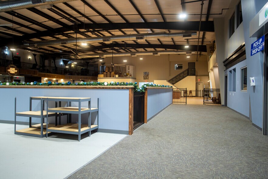 More Photos Of 25000 US 59 Rd, El Campo Flex For Sale