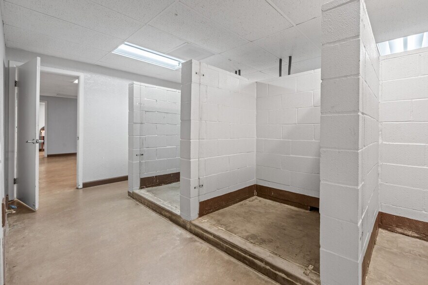 More Photos Of 5620 Rowlett Rd, Rowlett General Retail For Sale