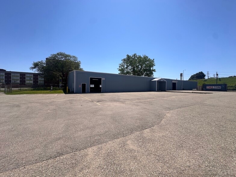 More Photos Of 322 Terminal St SW, Grand Rapids Distribution For Lease