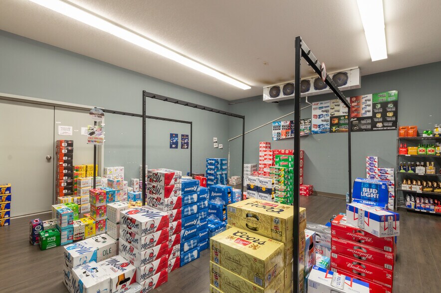 More Photos Of 5922 50 Ave, Stettler Storefront Retail Office For Sale